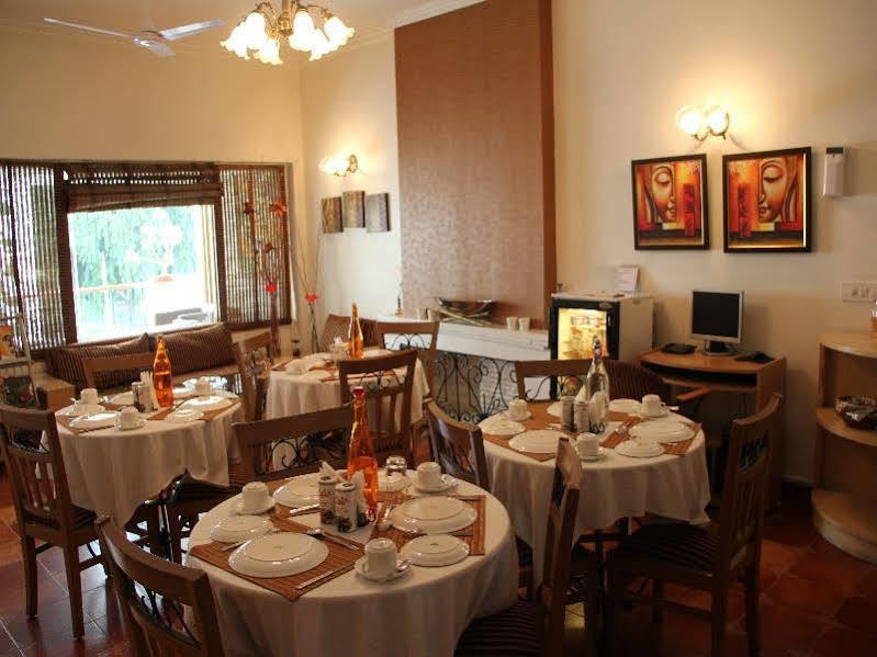 Ahuja Residency Golf Links Hotel New Delhi Exterior photo