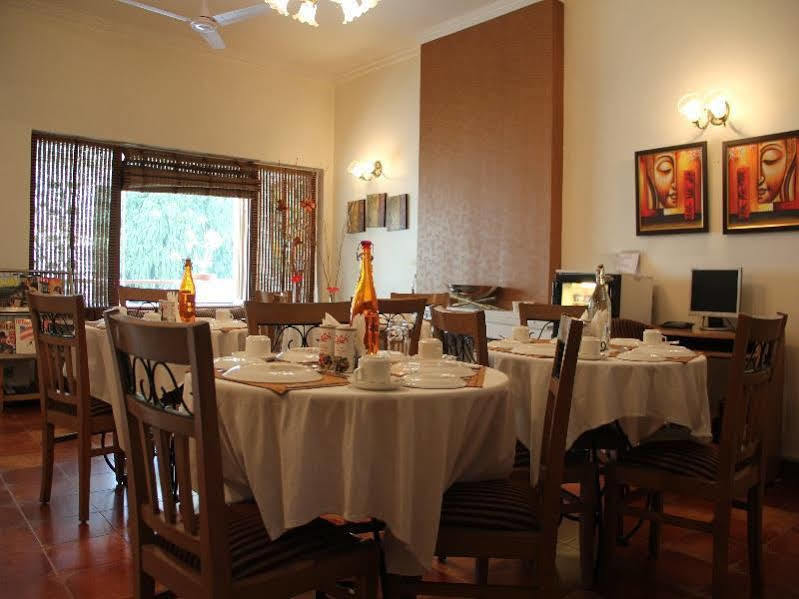 Ahuja Residency Golf Links Hotel New Delhi Exterior photo